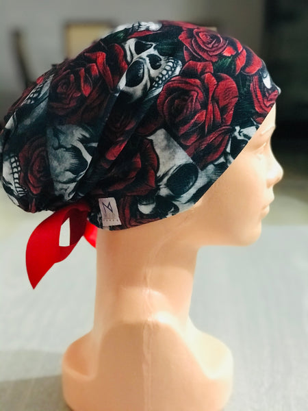 GORRO QUIRÚRGICO CALAVERAS FLORES ROJAS