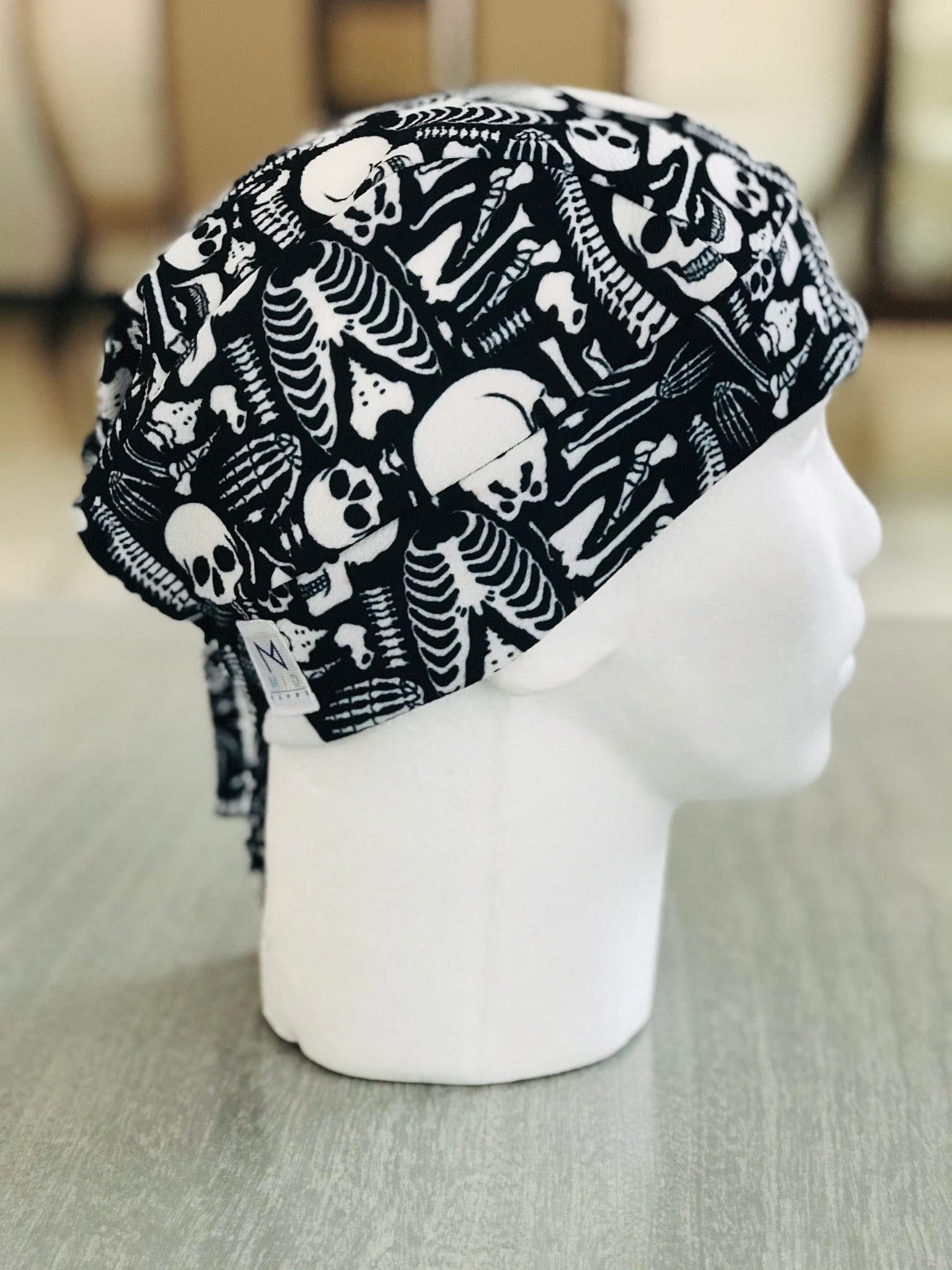 GORRO QUIRÚRGICO HOMBRE CALAVERAS BLANCAS