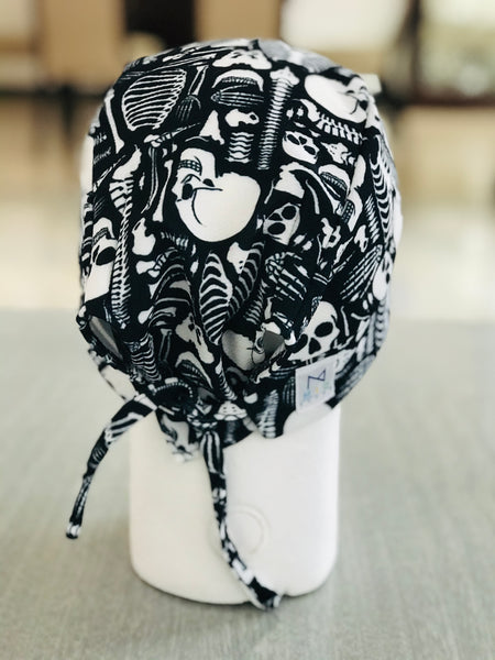 GORRO QUIRÚRGICO HOMBRE CALAVERAS BLANCAS